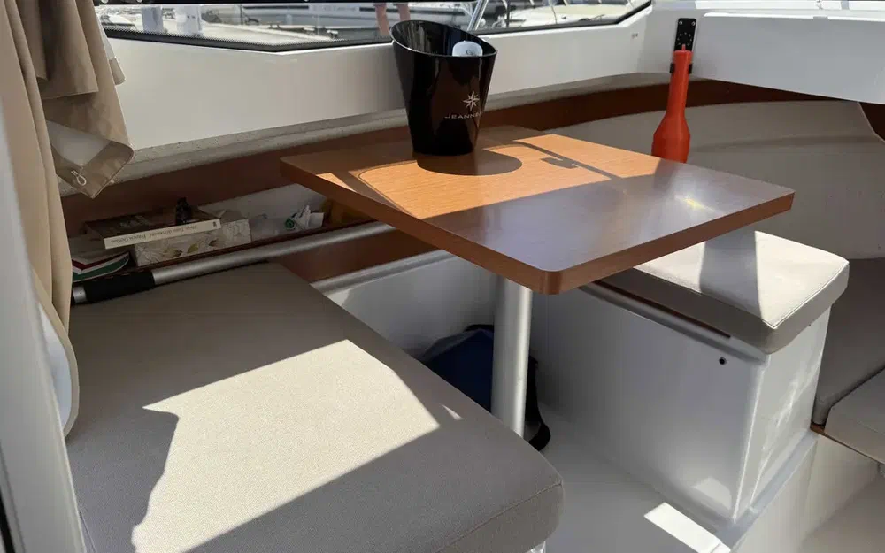 slider 8 Jeanneau Merry Fisher 605