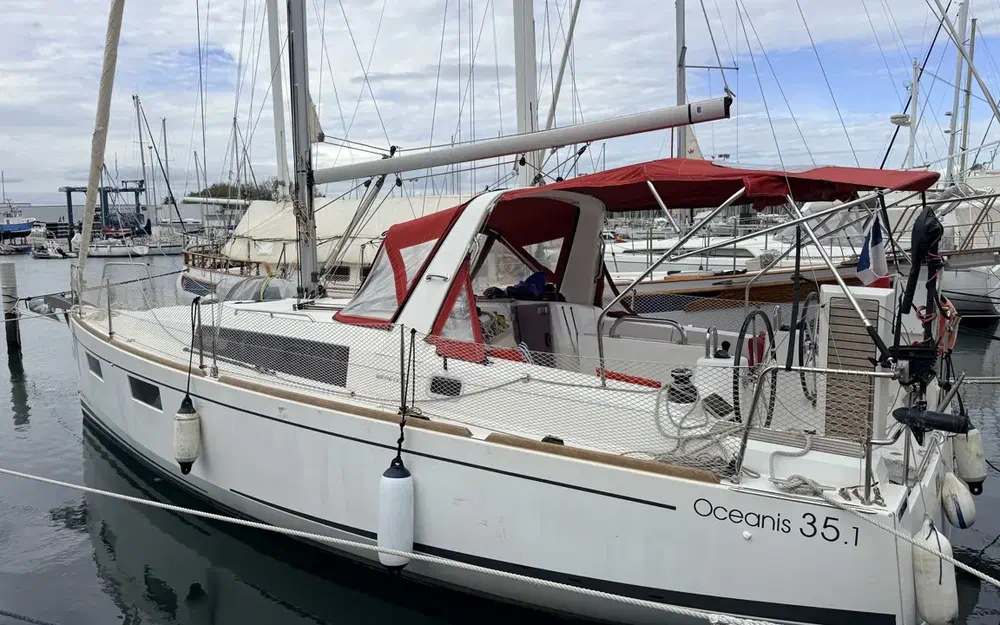 slider 1 Beneteau Oceanis 35.1