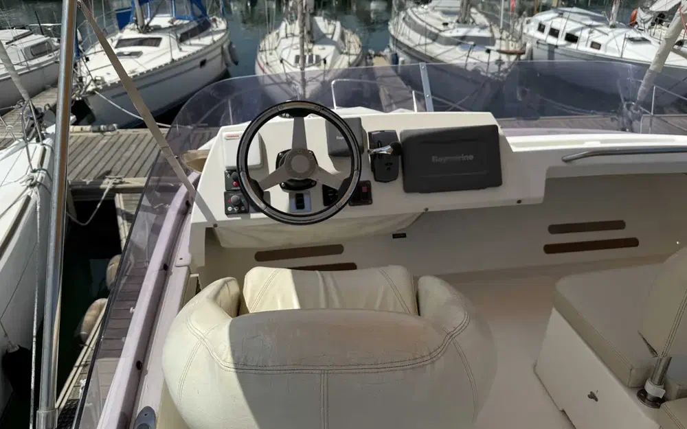 slider 18 Jeanneau Merry Fisher 10