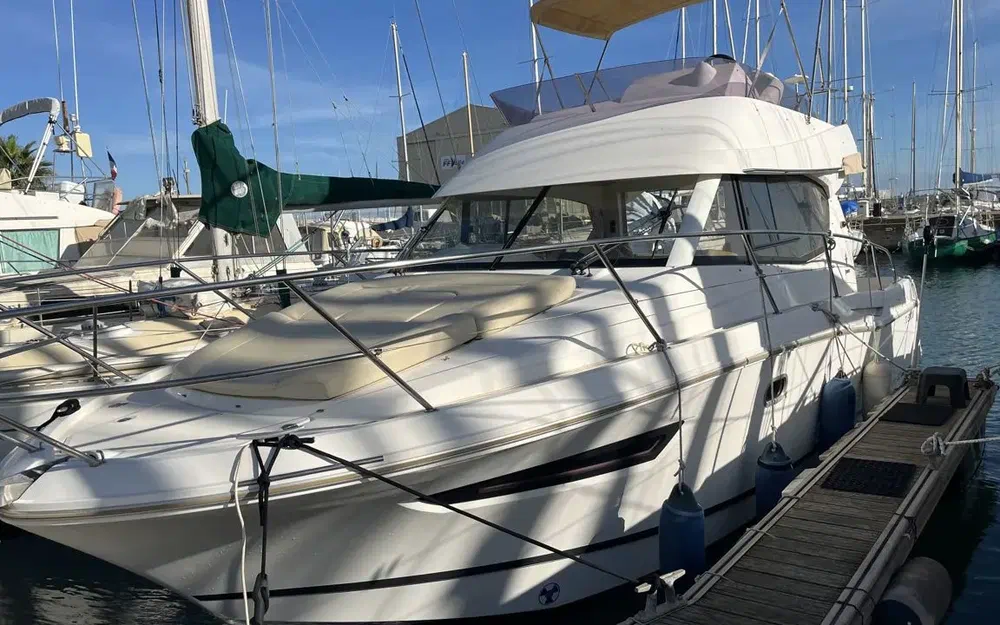 slider 1 Jeanneau Merry Fisher 10