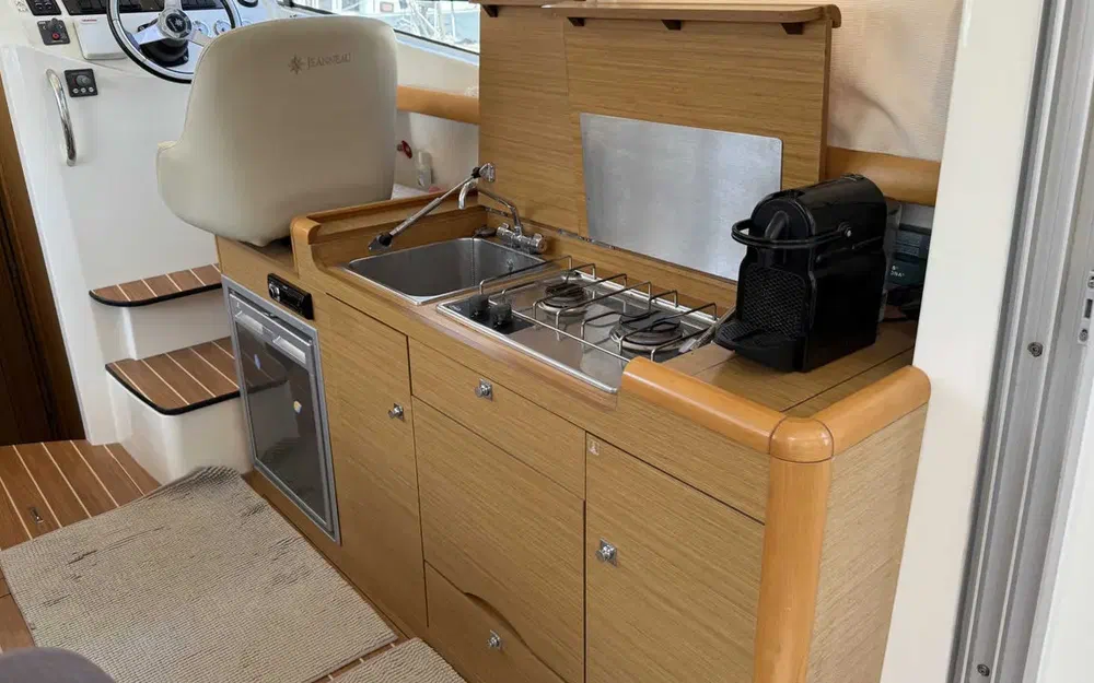 slider 35 Jeanneau Merry Fisher 10