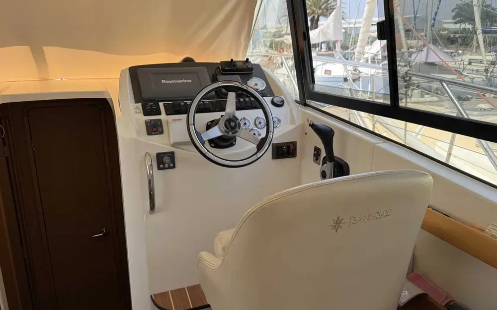 slider 36 Jeanneau Merry Fisher 10