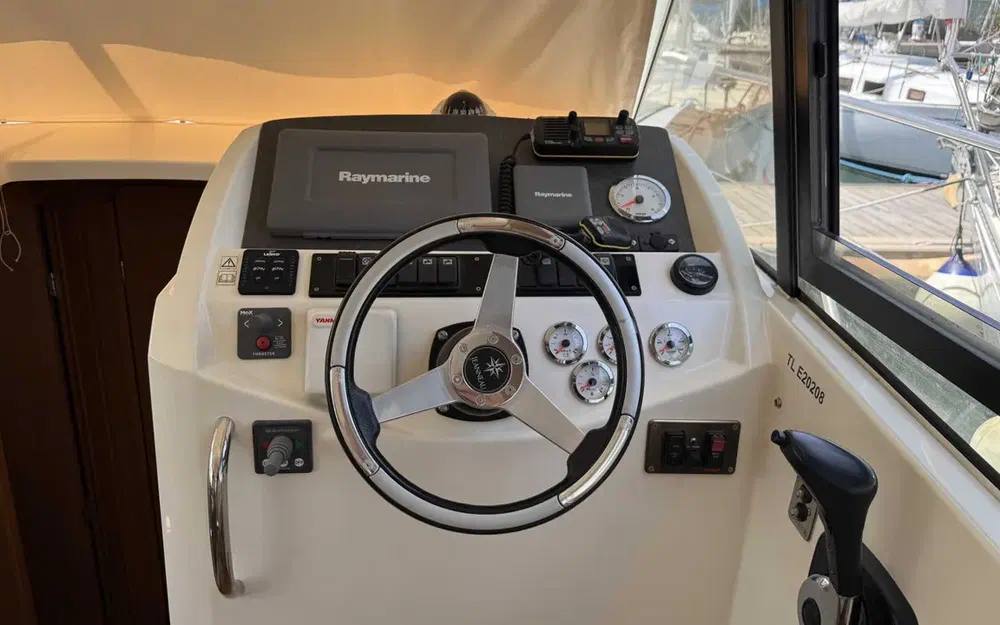 slider 37 Jeanneau Merry Fisher 10