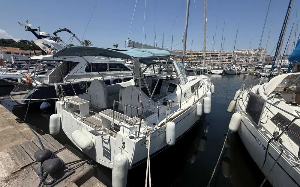 slider 1 Beneteau Oceanis 38.1