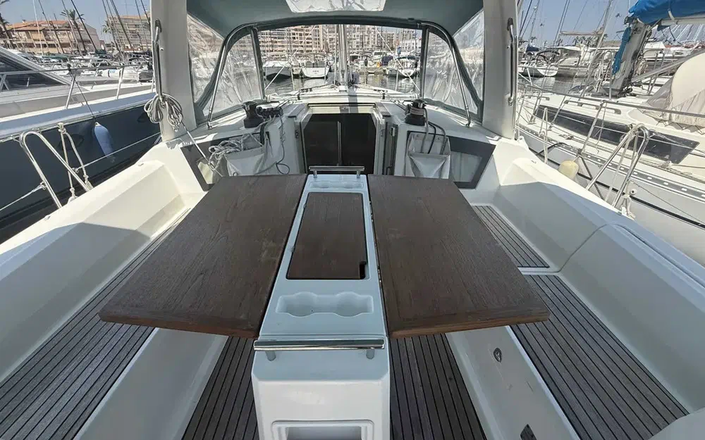 slider 3 Beneteau Oceanis 38.1