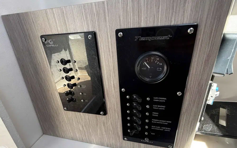 slider 17 Capelli Tempest 1000