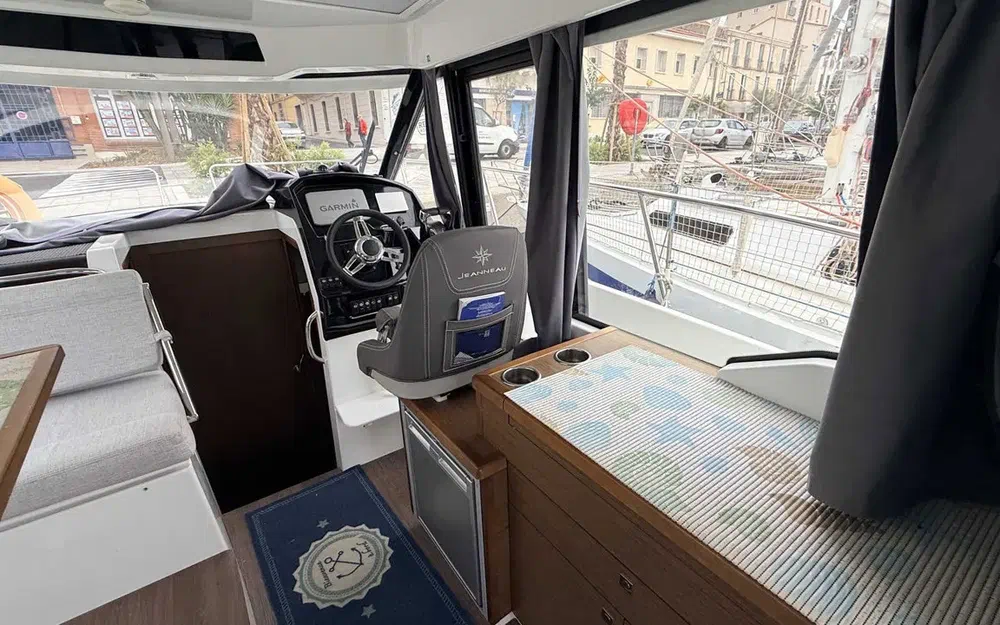 slider 10 Jeanneau Merry Fisher 895