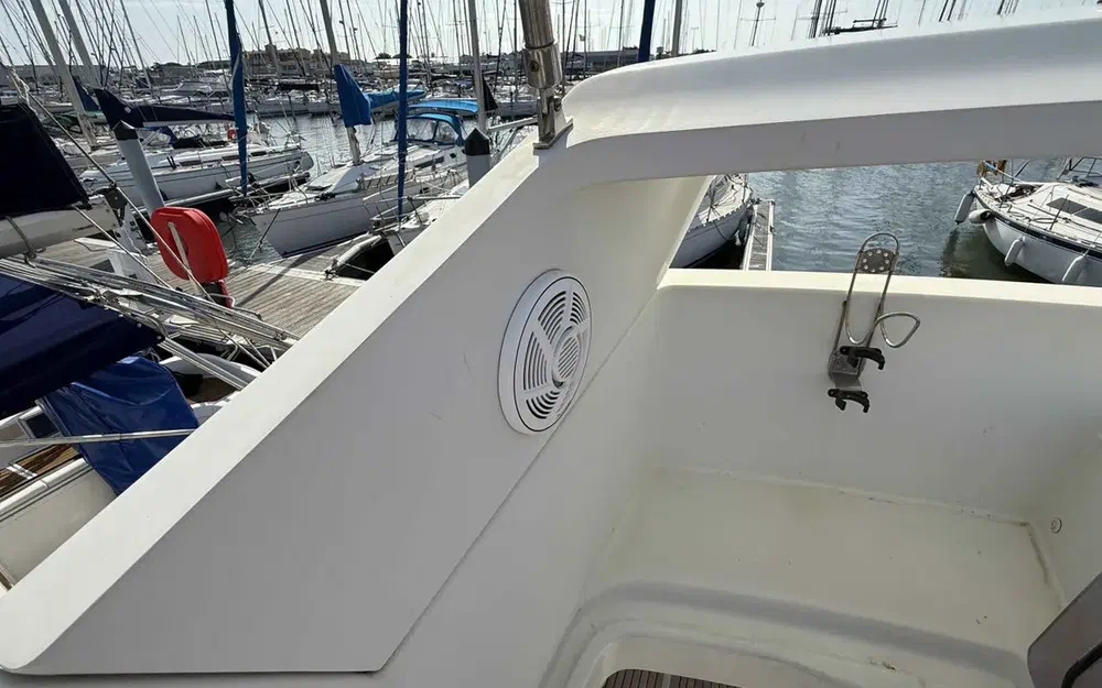 slider 15 Beneteau Antares 42