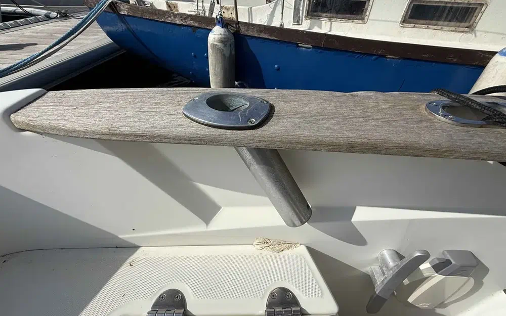 slider 18 Beneteau Antares 42