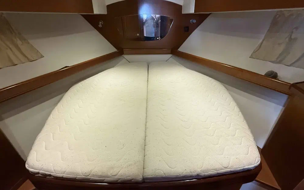 slider 31 Beneteau Antares 42