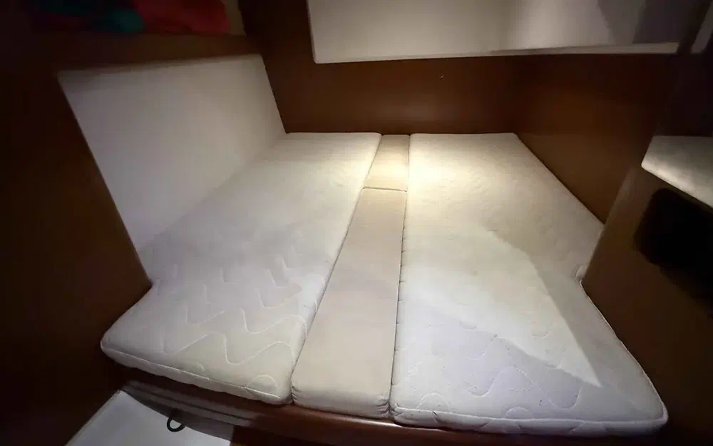 slider 34 Beneteau Antares 42