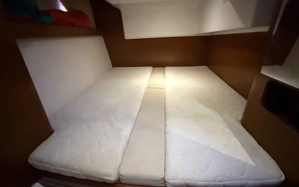 slider 35 Beneteau Antares 42