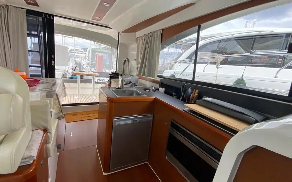 slider 9 Beneteau Antares 36