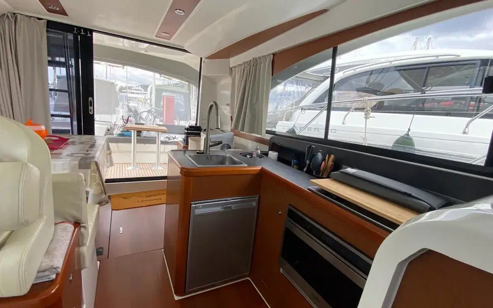 slider 11 Beneteau Antares 36