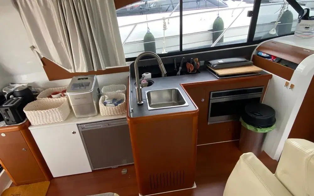 slider 12 Beneteau Antares 36