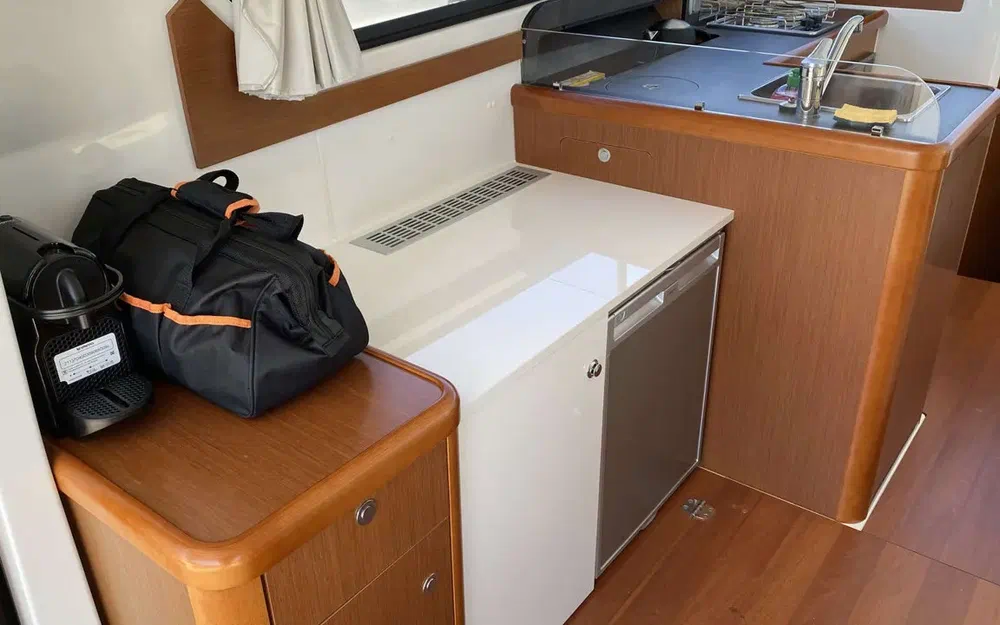 slider 13 Beneteau Antares 36
