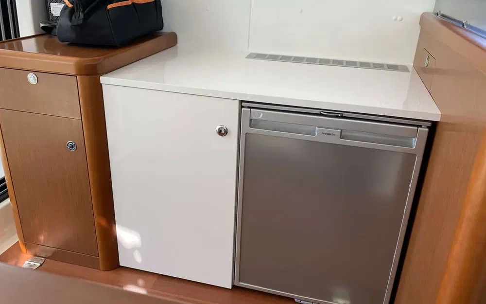 slider 14 Beneteau Antares 36