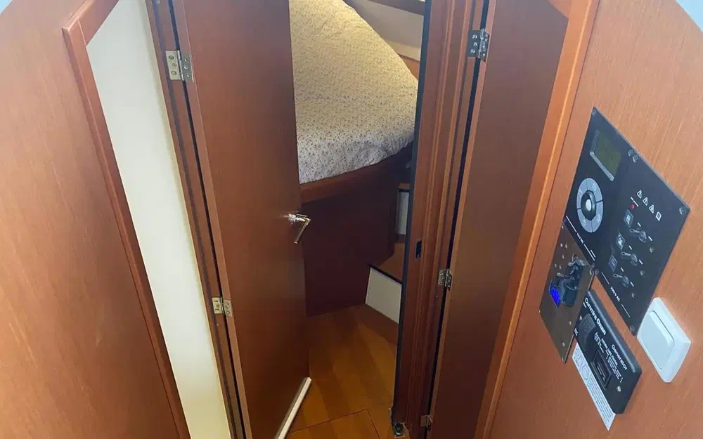 slider 19 Beneteau Antares 36