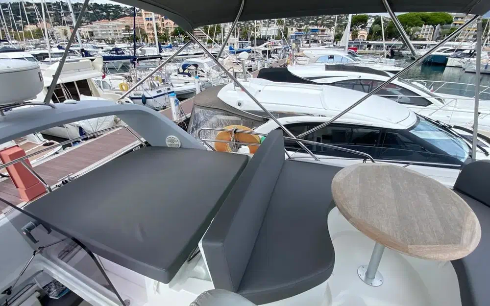 slider 8 Beneteau Antares 36