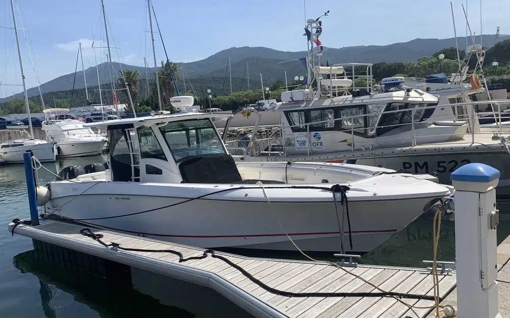 slider 0 Boston Whaler  370 Outrage