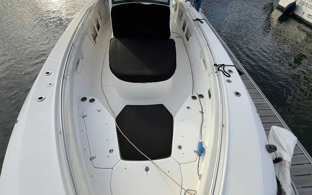 slider 10 Boston Whaler  370 Outrage