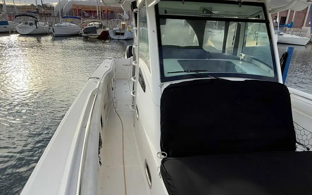 slider 13 Boston Whaler  370 Outrage