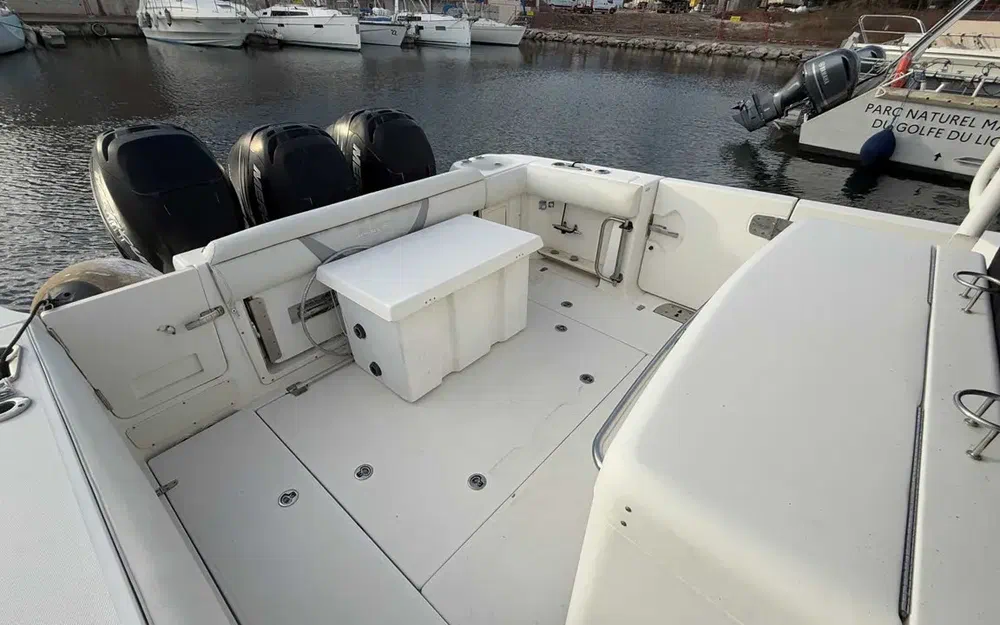 slider 15 Boston Whaler  370 Outrage