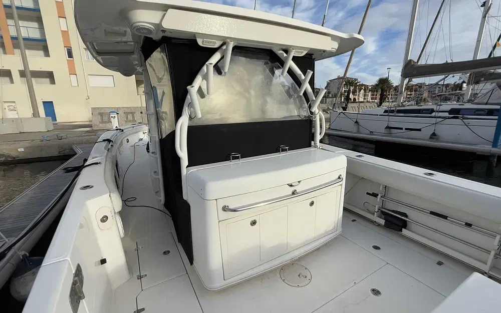 slider 17 Boston Whaler  370 Outrage