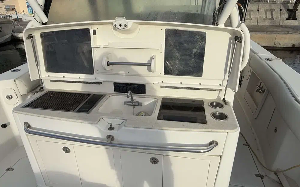 slider 18 Boston Whaler  370 Outrage