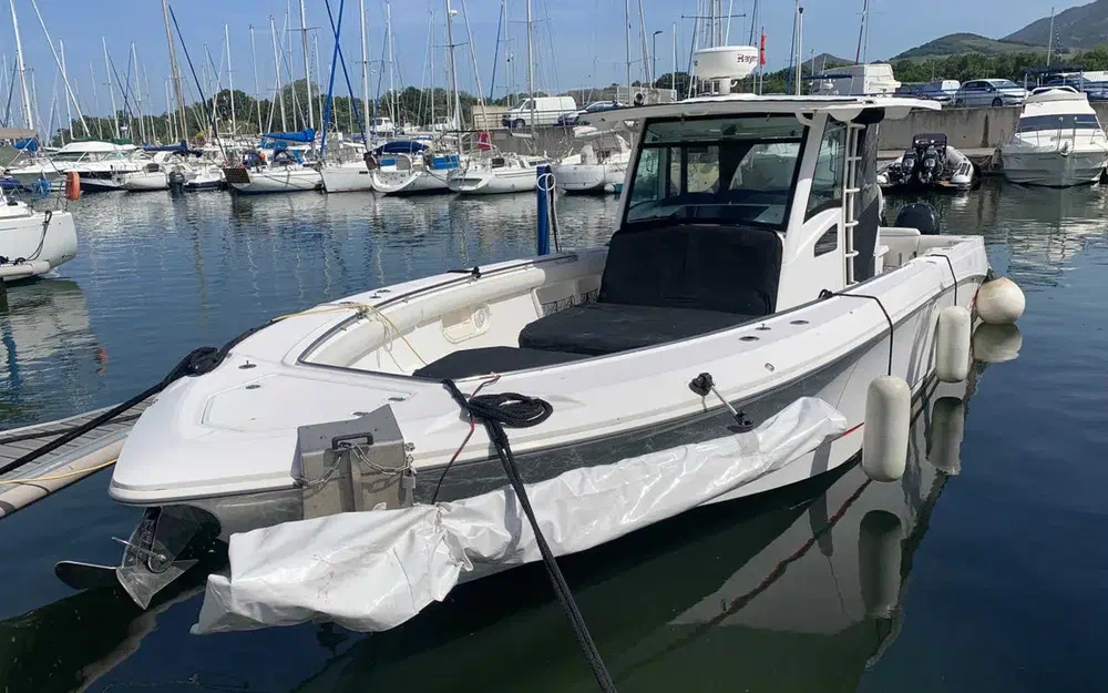 slider 1 Boston Whaler  370 Outrage