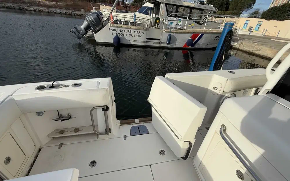 slider 25 Boston Whaler  370 Outrage