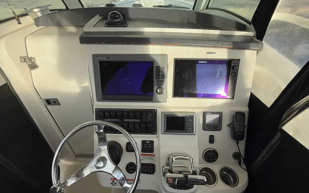 slider 30 Boston Whaler  370 Outrage