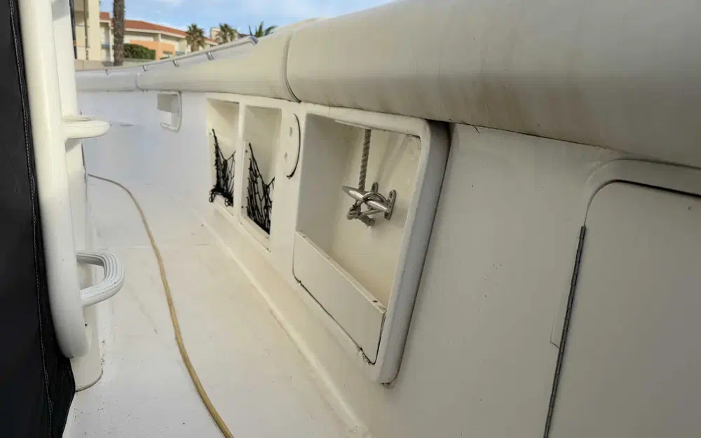 slider 34 Boston Whaler  370 Outrage