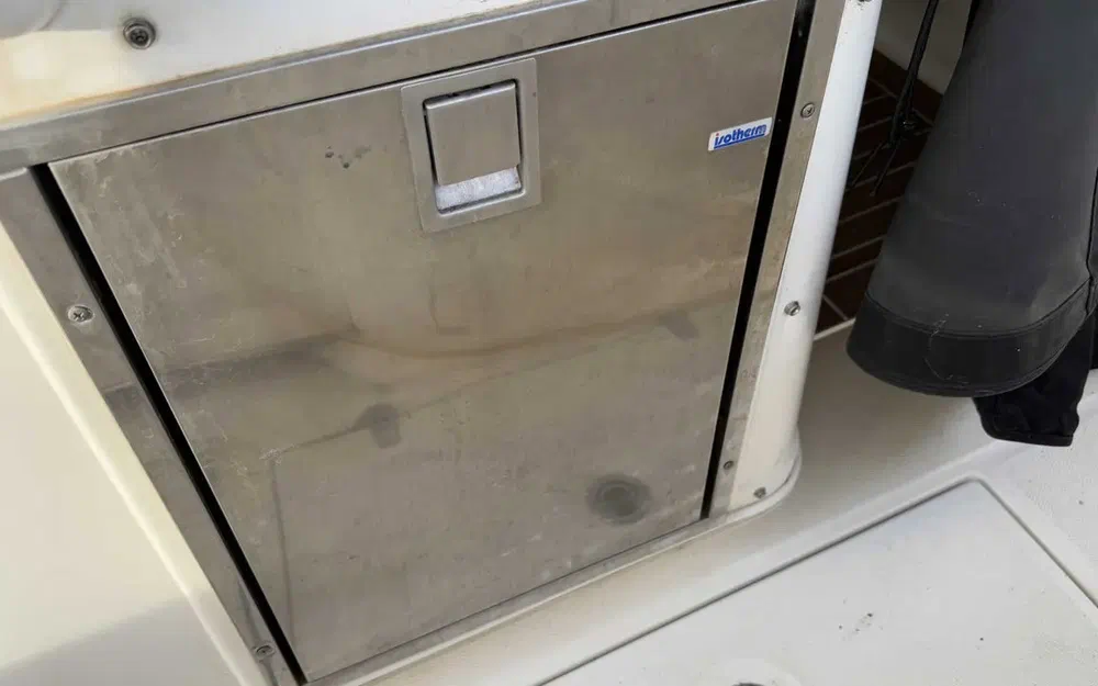 slider 35 Boston Whaler  370 Outrage