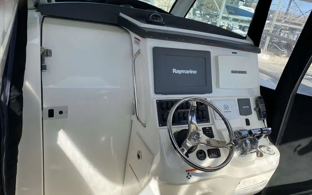 slider 3 Boston Whaler  370 Outrage