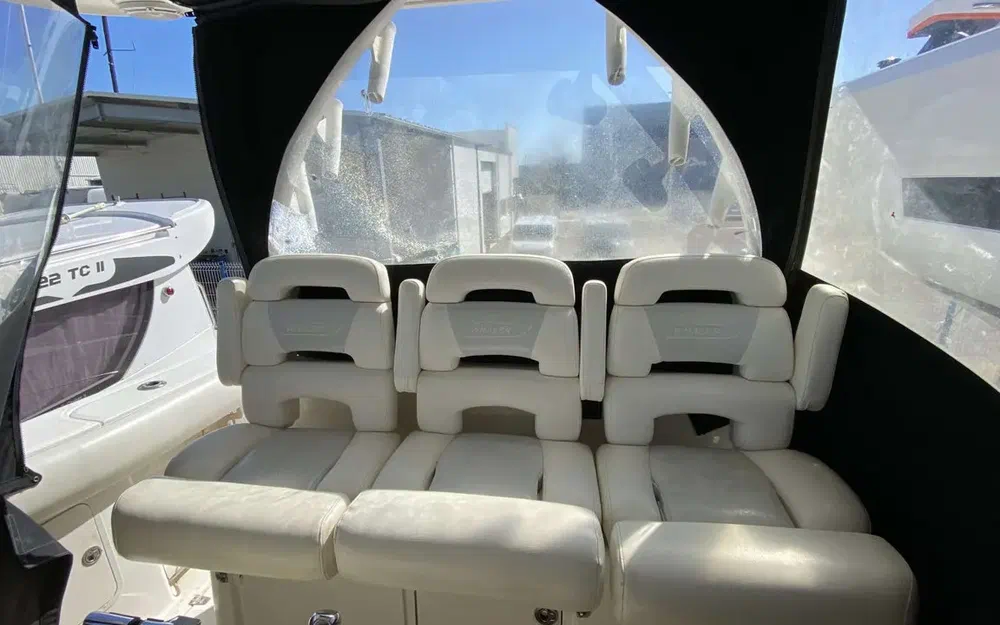 slider 4 Boston Whaler  370 Outrage