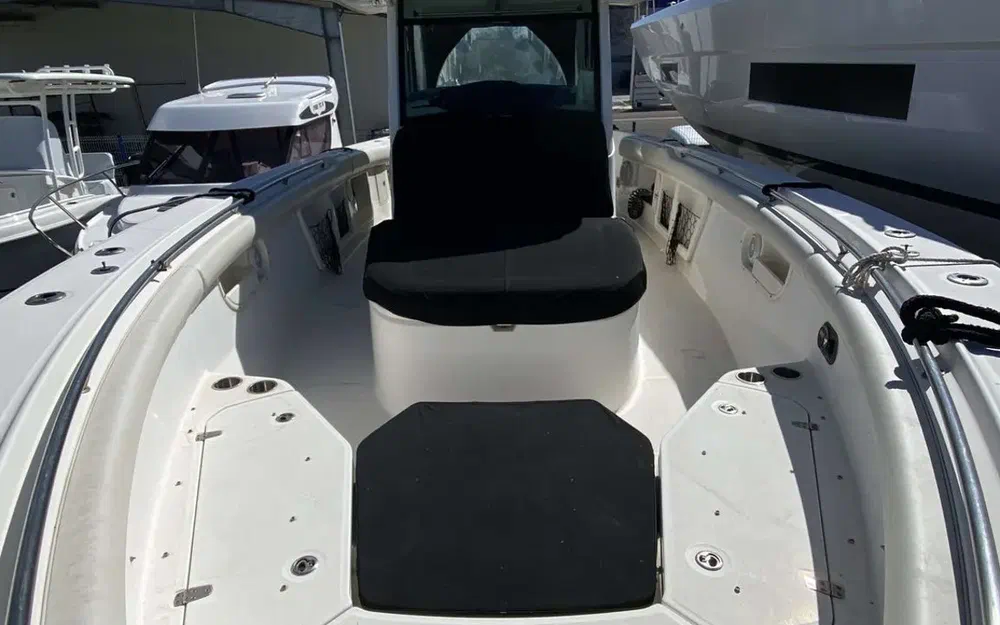 slider 8 Boston Whaler  370 Outrage