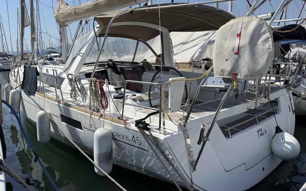 slider 1 Beneteau Oceanis 45
