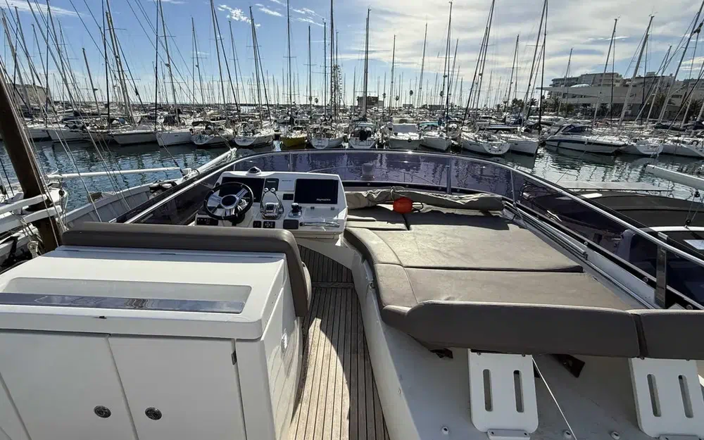 slider 12 Prestige Yachts 560 Fly