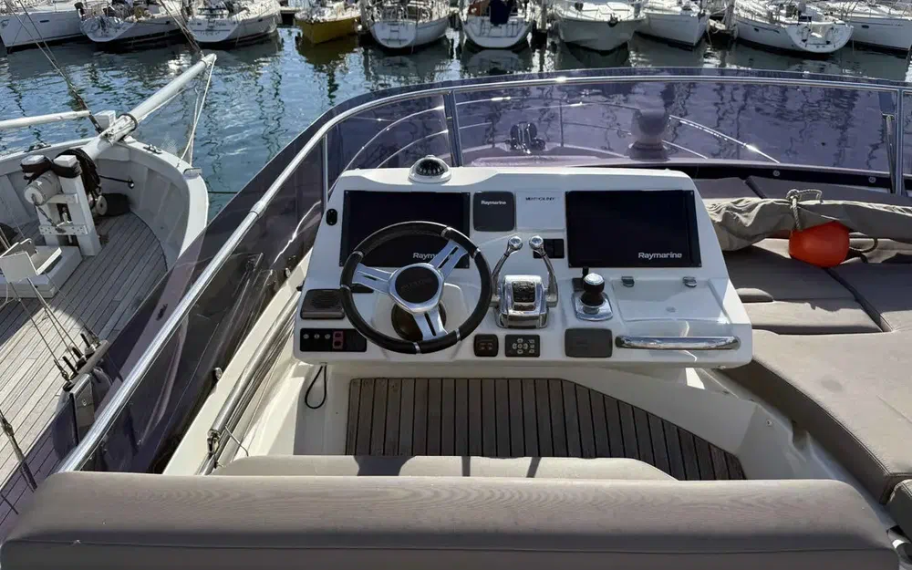 slider 13 Prestige Yachts Prestige 560 Fly