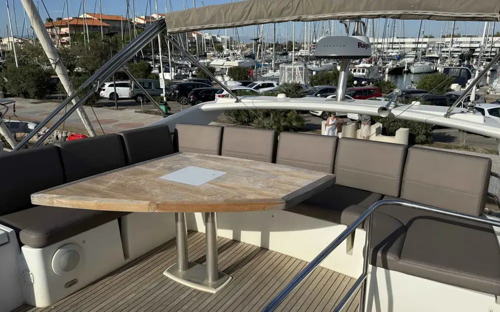 slider 14 Prestige Yachts 560 Fly