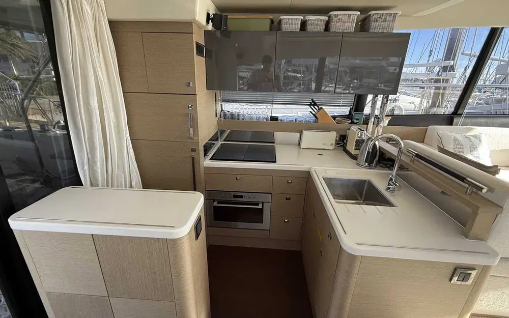 slider 19 Prestige Yachts 560 Fly