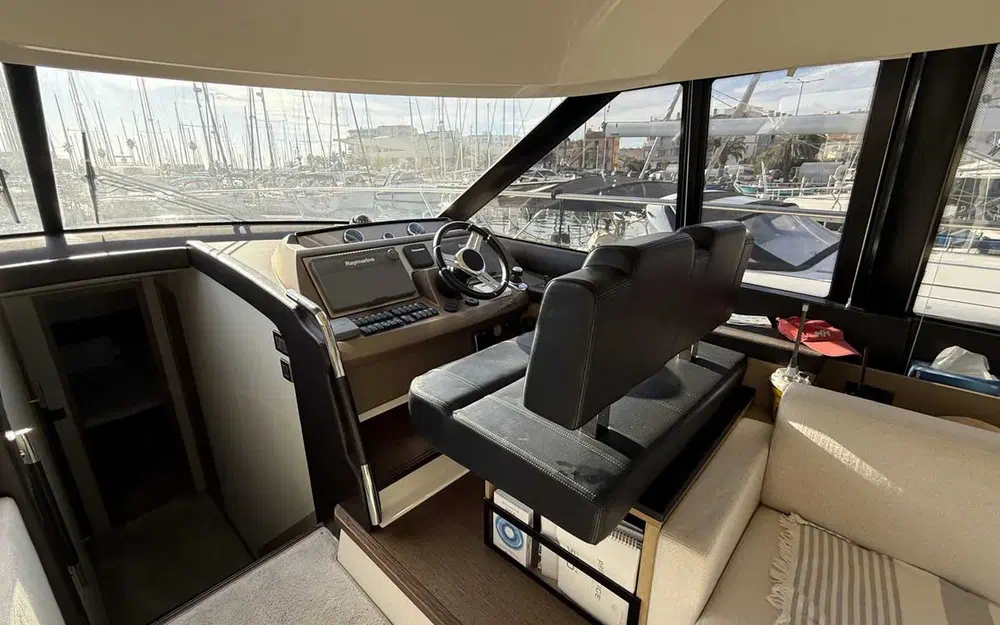 slider 23 Prestige Yachts Prestige 560 Fly