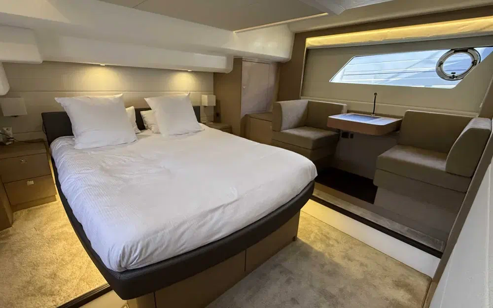 slider 29 Prestige Yachts 560 Fly