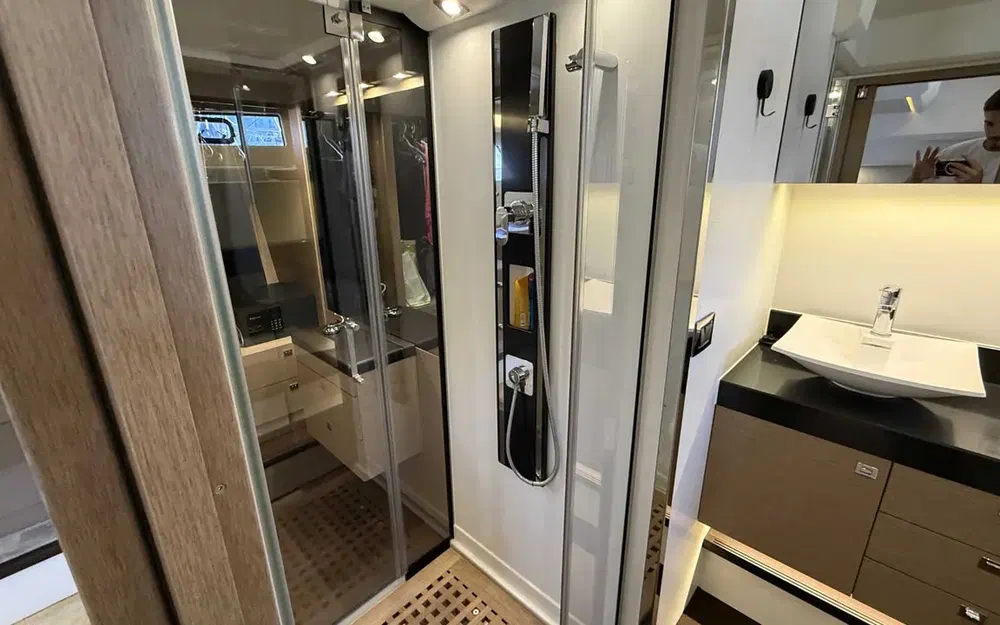 slider 32 Prestige Yachts 560 Fly