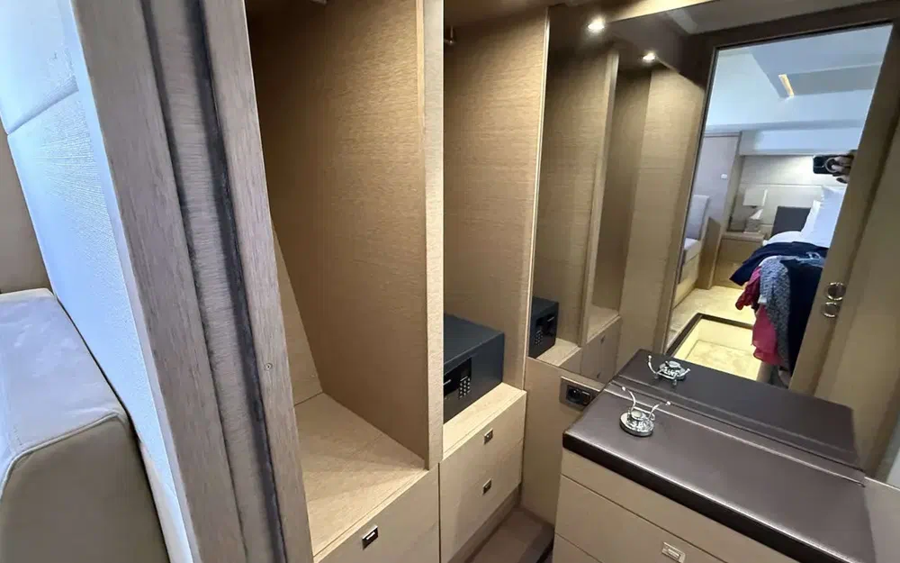 slider 33 Jeanneau Prestige 560