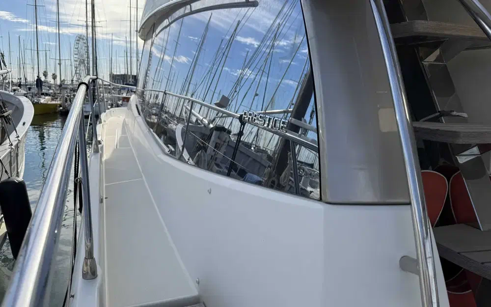 slider 3 Prestige Yachts 560 Fly