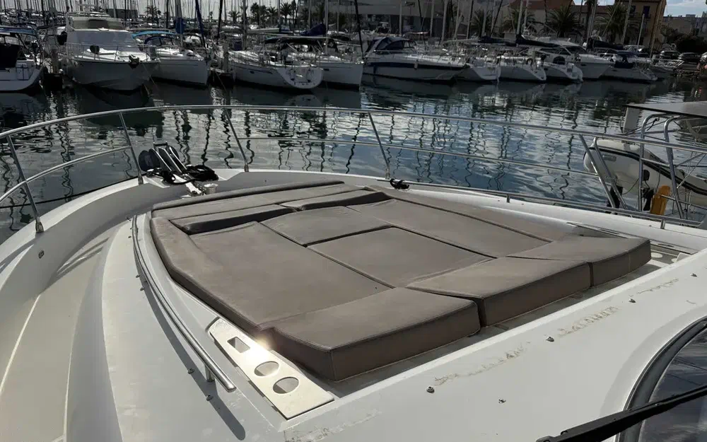 slider 5 Prestige Yachts Prestige 560 Fly