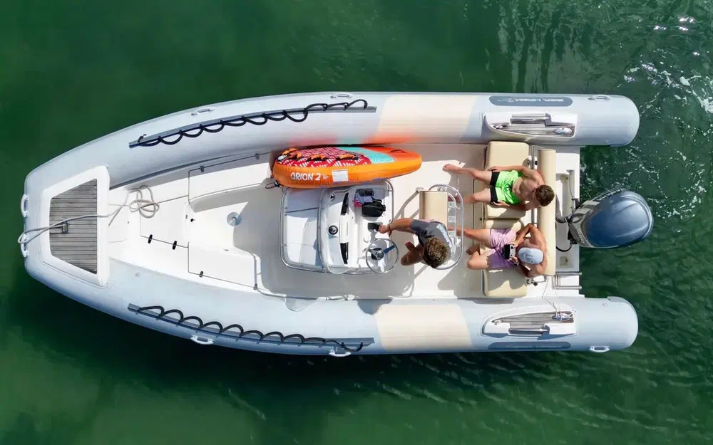 slider 1 Zodiac Sea Hawk 700