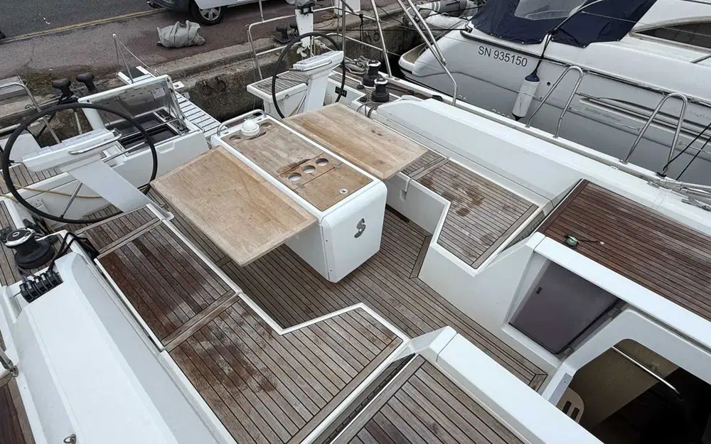 slider 16 Beneteau Oceanis 51.1